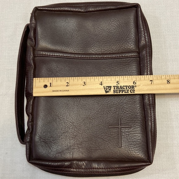 Bible Carry Protection Bag - Burgundy - Exterior Pocket, Zipper Closure- EUC - Picture 4 of 11